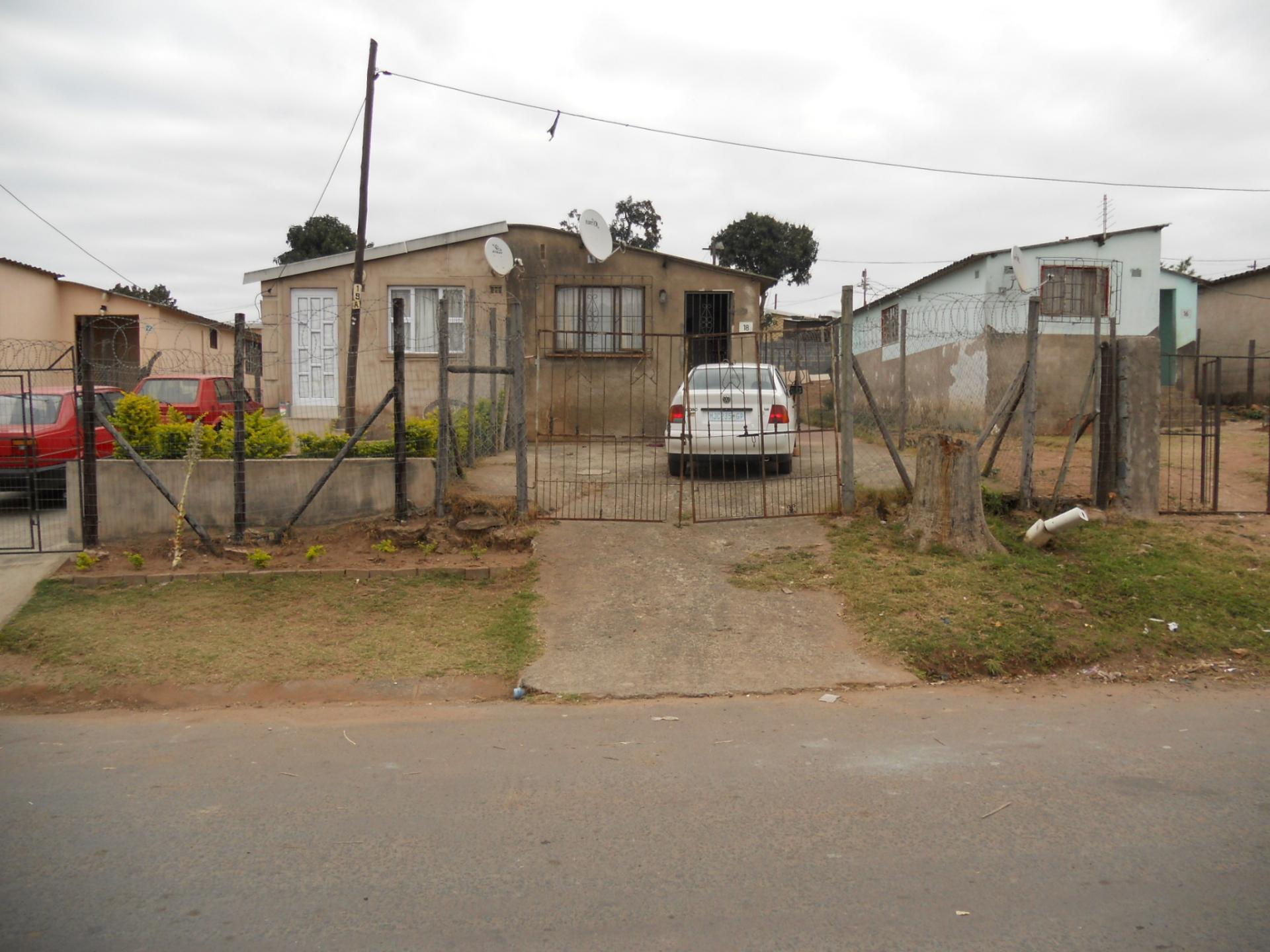 Front View of property in Kwandengezi