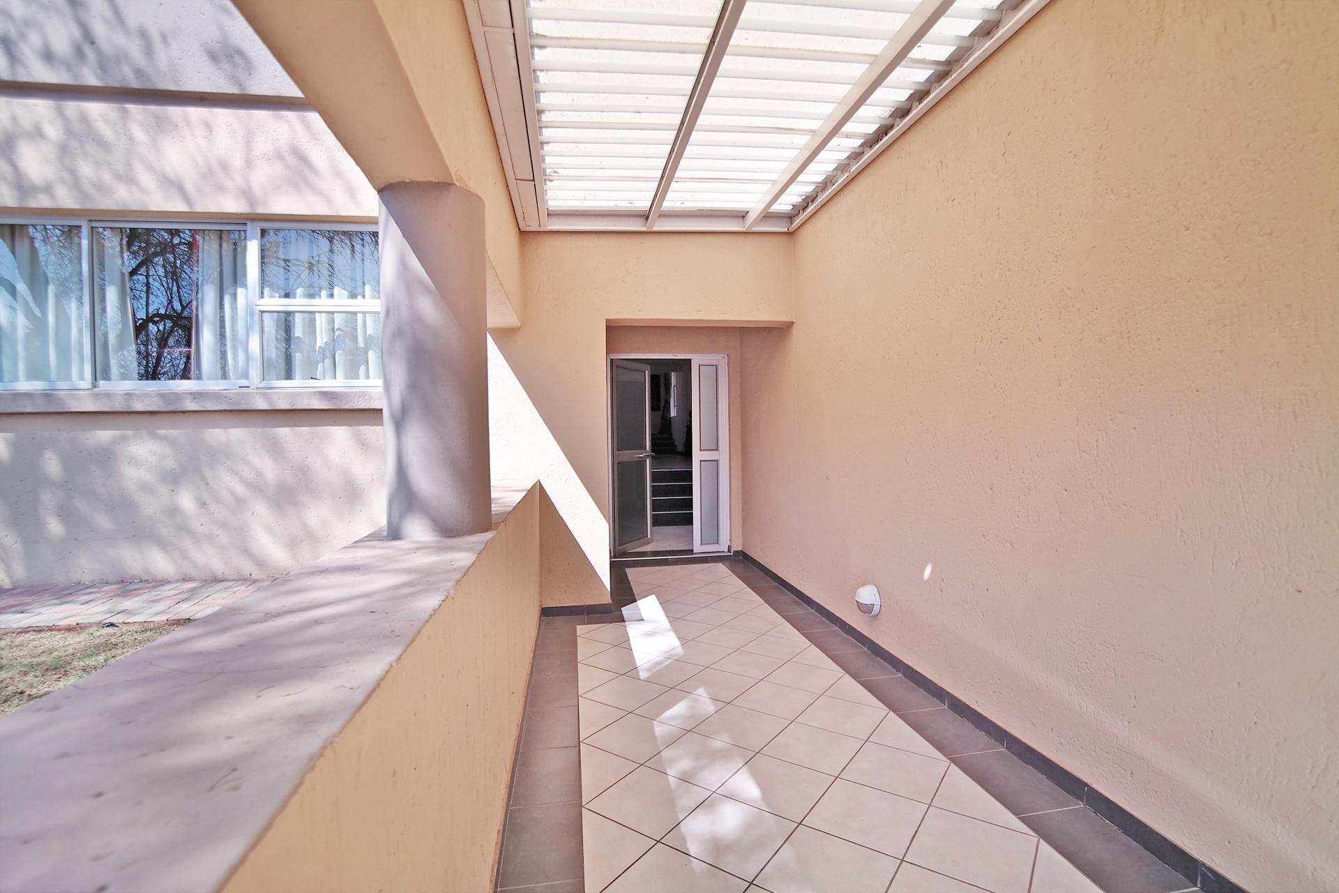 Spaces - 22 square meters of property in Silver Lakes Golf Estate