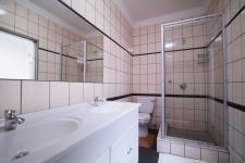 Bathroom 1 - 8 square meters of property in Silver Lakes Golf Estate