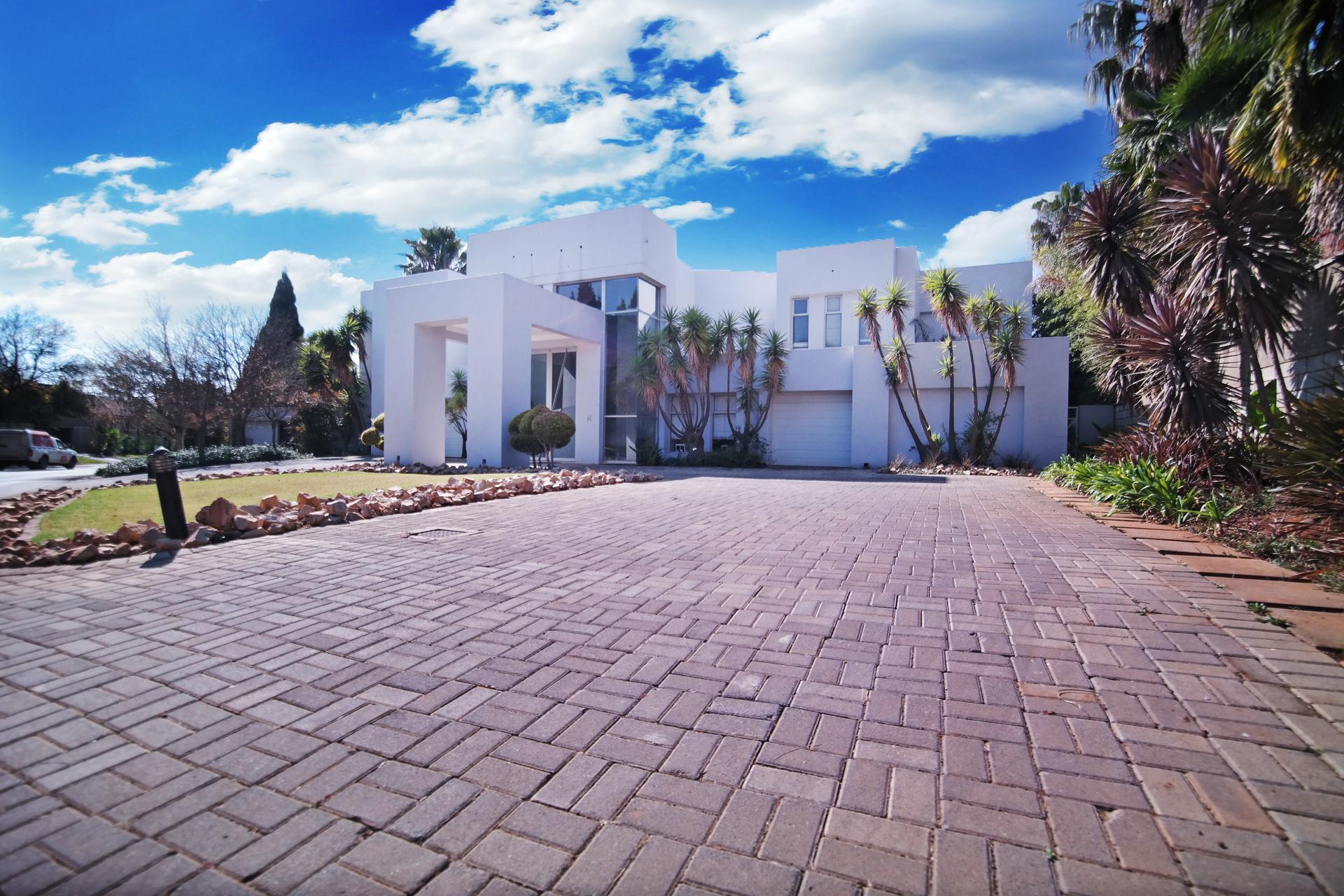 Front View of property in Silver Lakes Golf Estate