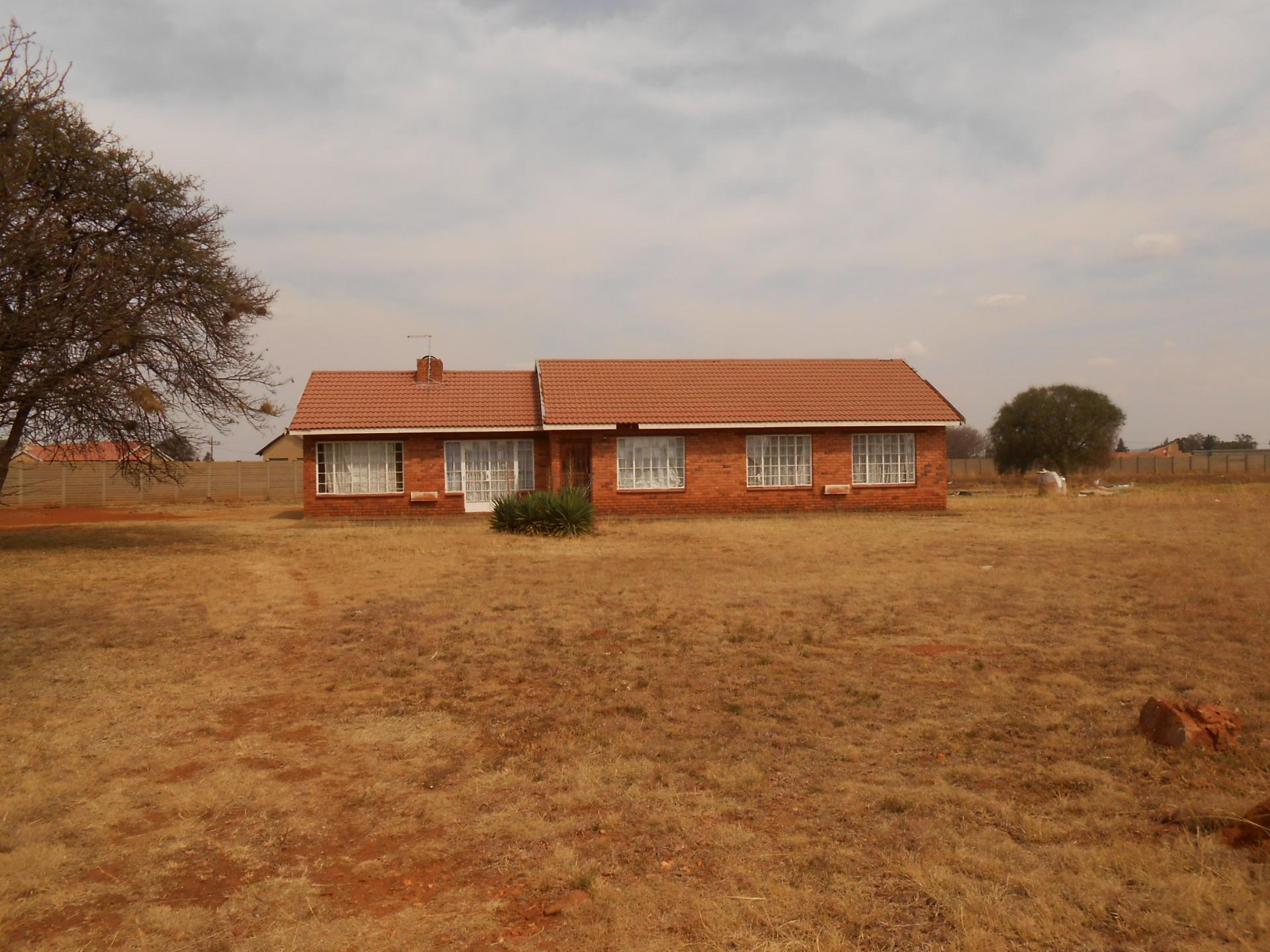 Front View of property in De Deur Estates