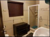Bathroom 1 - 10 square meters of property in Meerhof