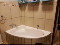 Bathroom 1 - 10 square meters of property in Meerhof