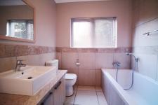 Bathroom 1 - 3 square meters of property in Silver Lakes Golf Estate