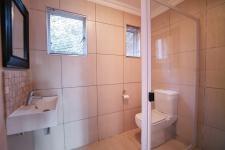 Bathroom 2 - 3 square meters of property in Silver Lakes Golf Estate