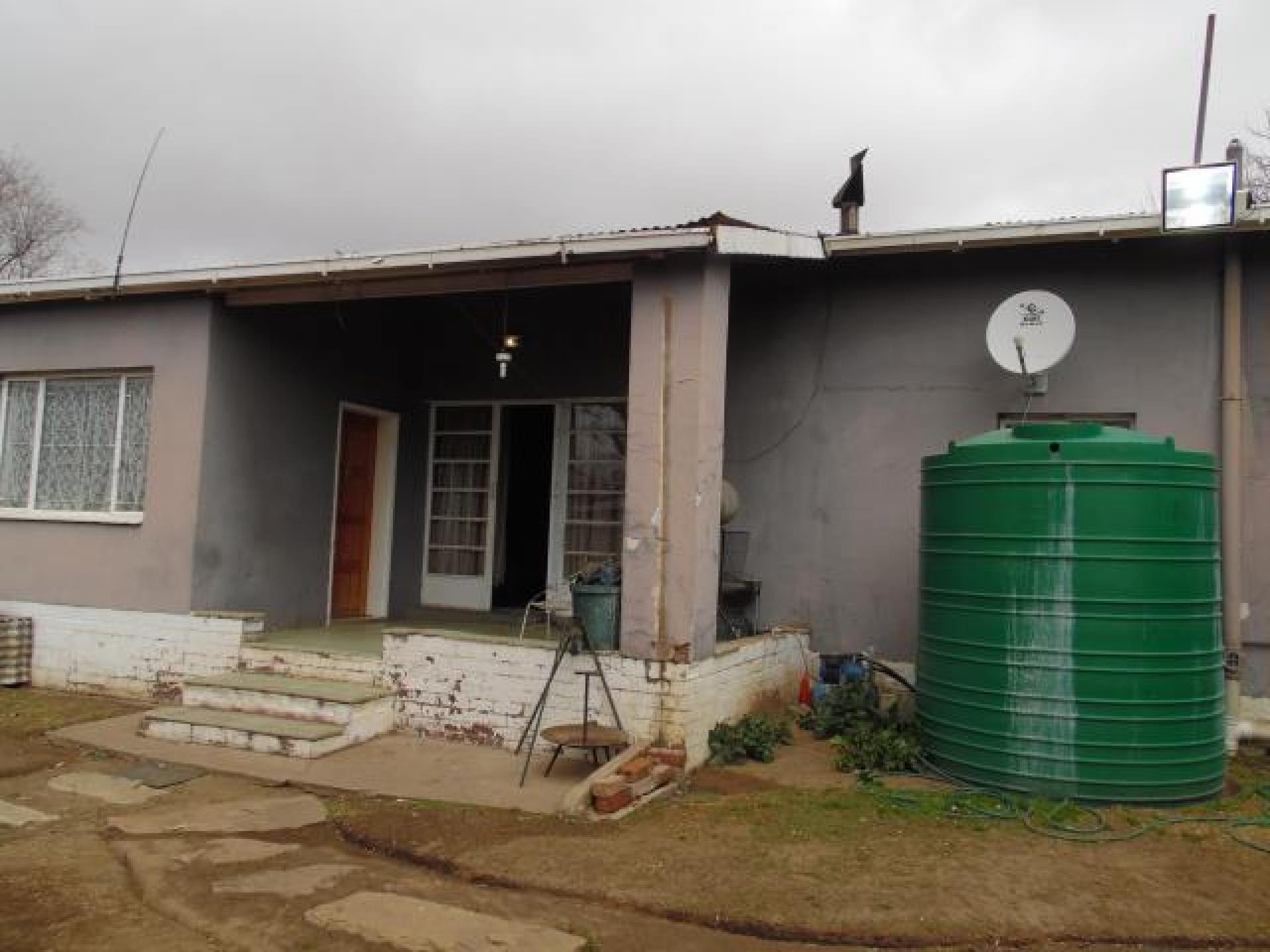 Front View of property in Dewetsdorp