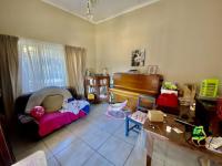 Lounges of property in Dewetsdorp