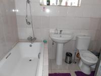 Main Bathroom - 6 square meters of property in Rhodesfield