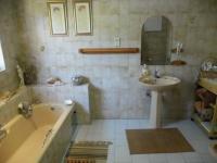 Main Bathroom - 10 square meters of property in Henley-on-Klip