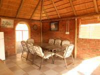 Patio - 38 square meters of property in Breaunanda