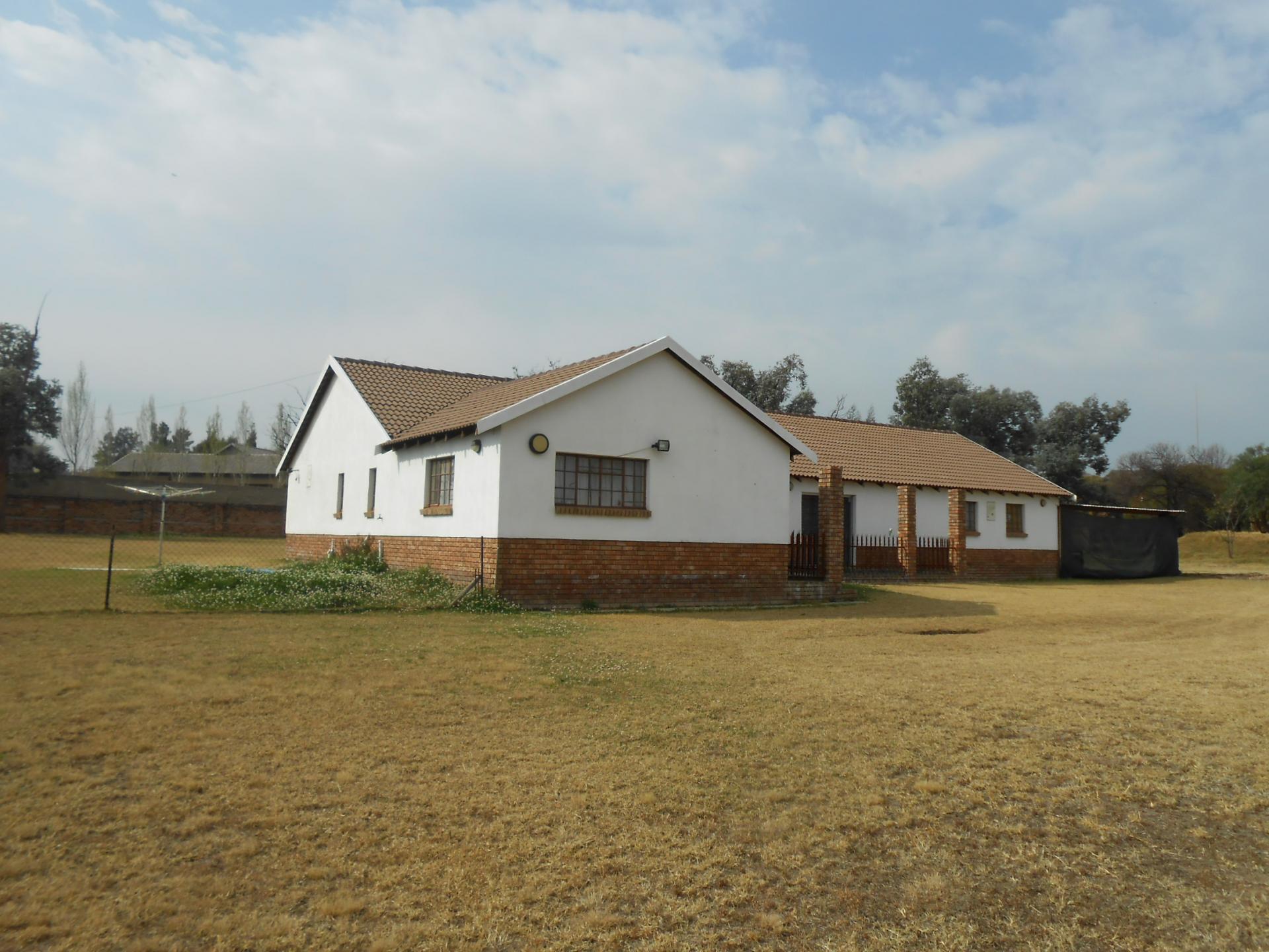 Front View of property in Mnandi AH