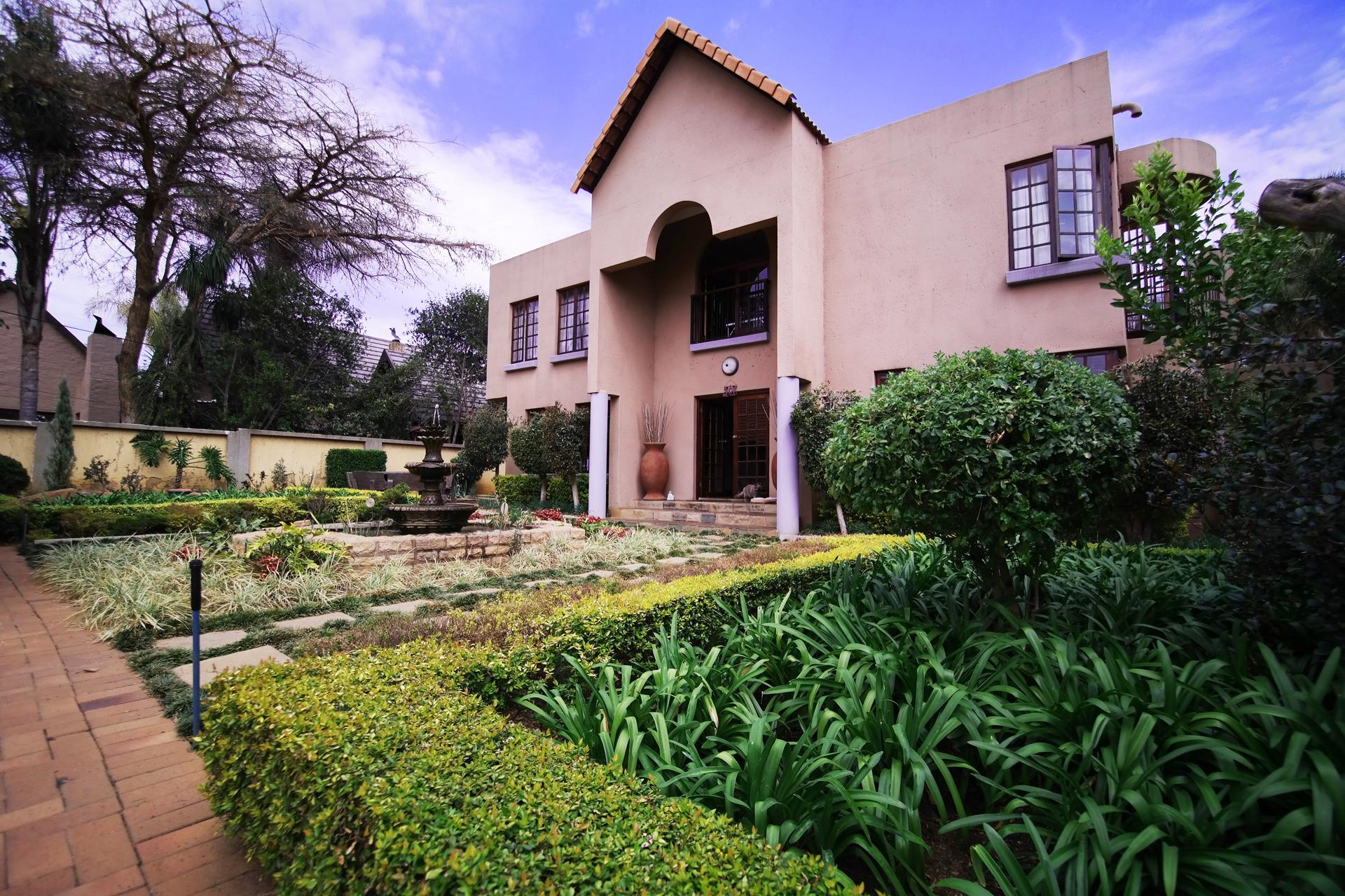 Front View of property in Silver Lakes Golf Estate