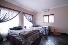 Bed Room 1 - 21 square meters of property in Silver Lakes Golf Estate