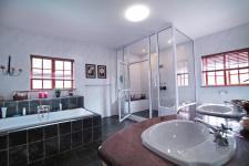 Main Bathroom - 22 square meters of property in Silver Lakes Golf Estate