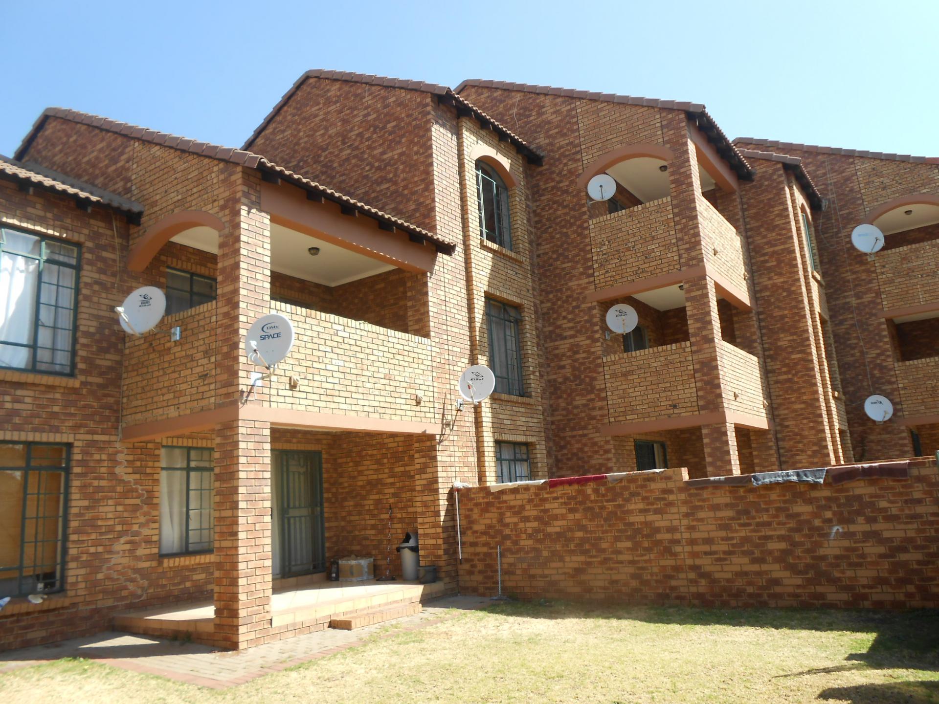 Front View of property in Centurion Central