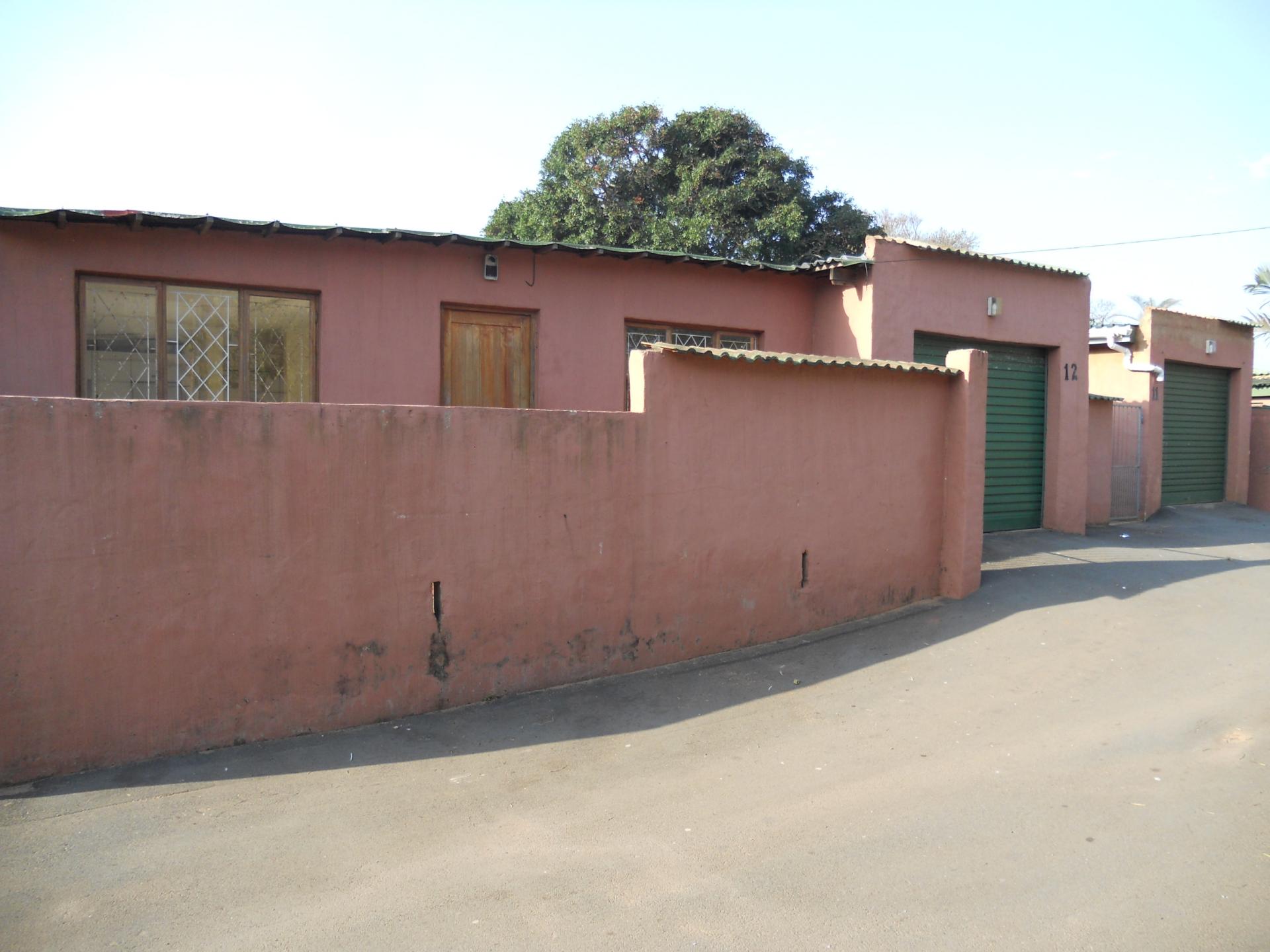 Front View of property in Umtentweni