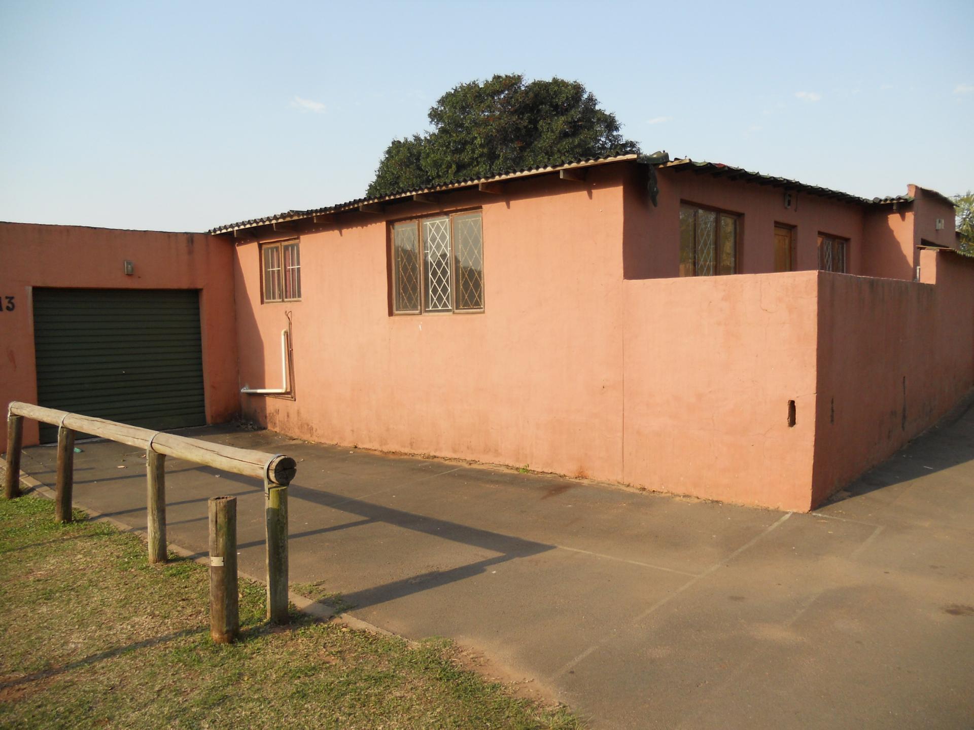 Front View of property in Umtentweni