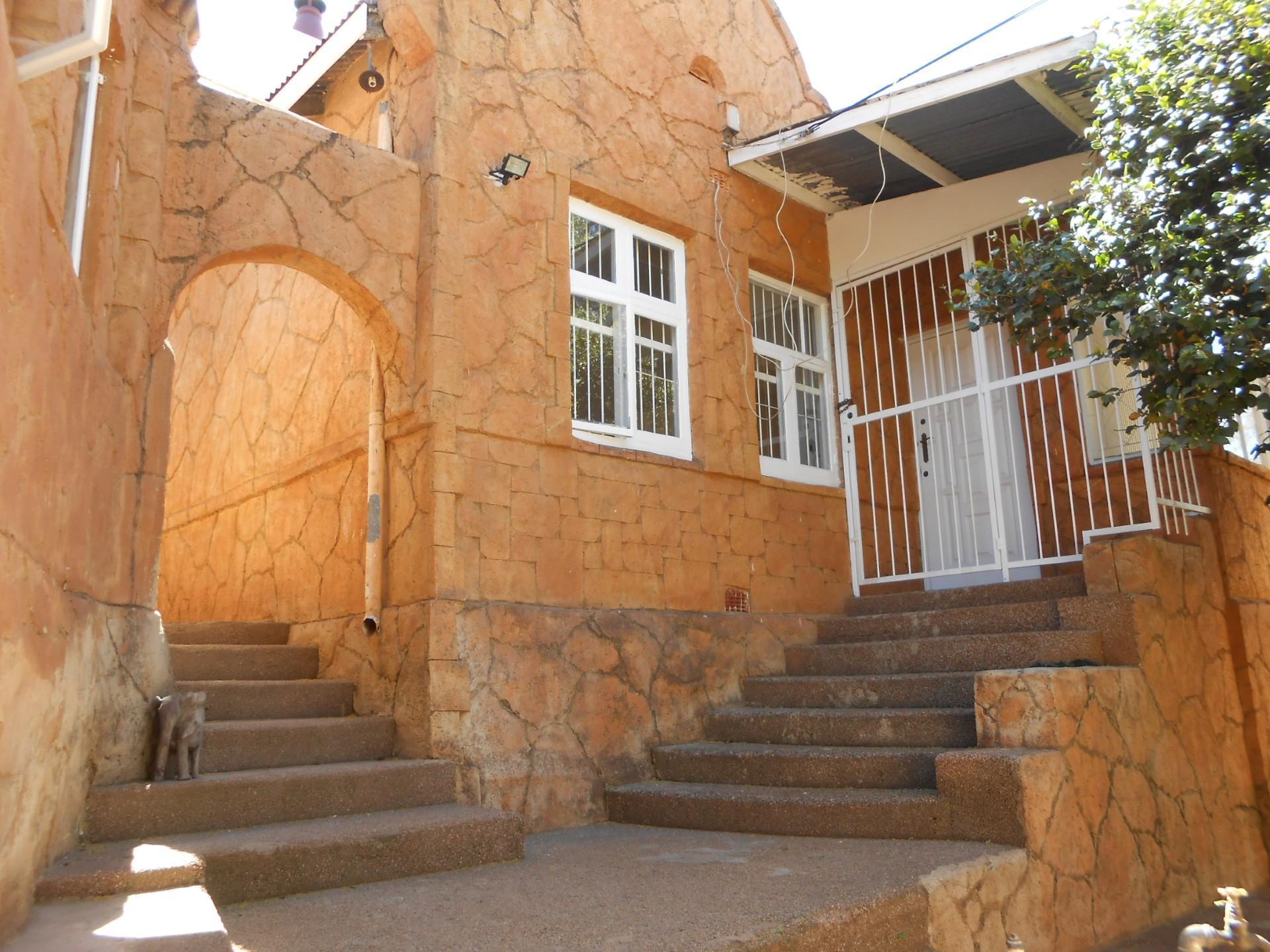 Front View of property in Bezuidenhout Valley