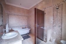 Bathroom 1 - 3 square meters of property in Silver Stream Estate