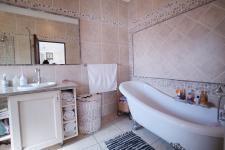 Bathroom 2 - 8 square meters of property in Silver Stream Estate