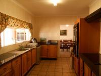 Kitchen - 26 square meters of property in Helikon Park