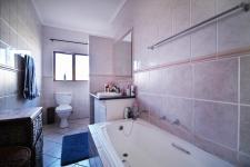 Bathroom 1 - 7 square meters of property in Silver Lakes Golf Estate