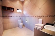 Bathroom 1 - 6 square meters of property in Silver Lakes Golf Estate