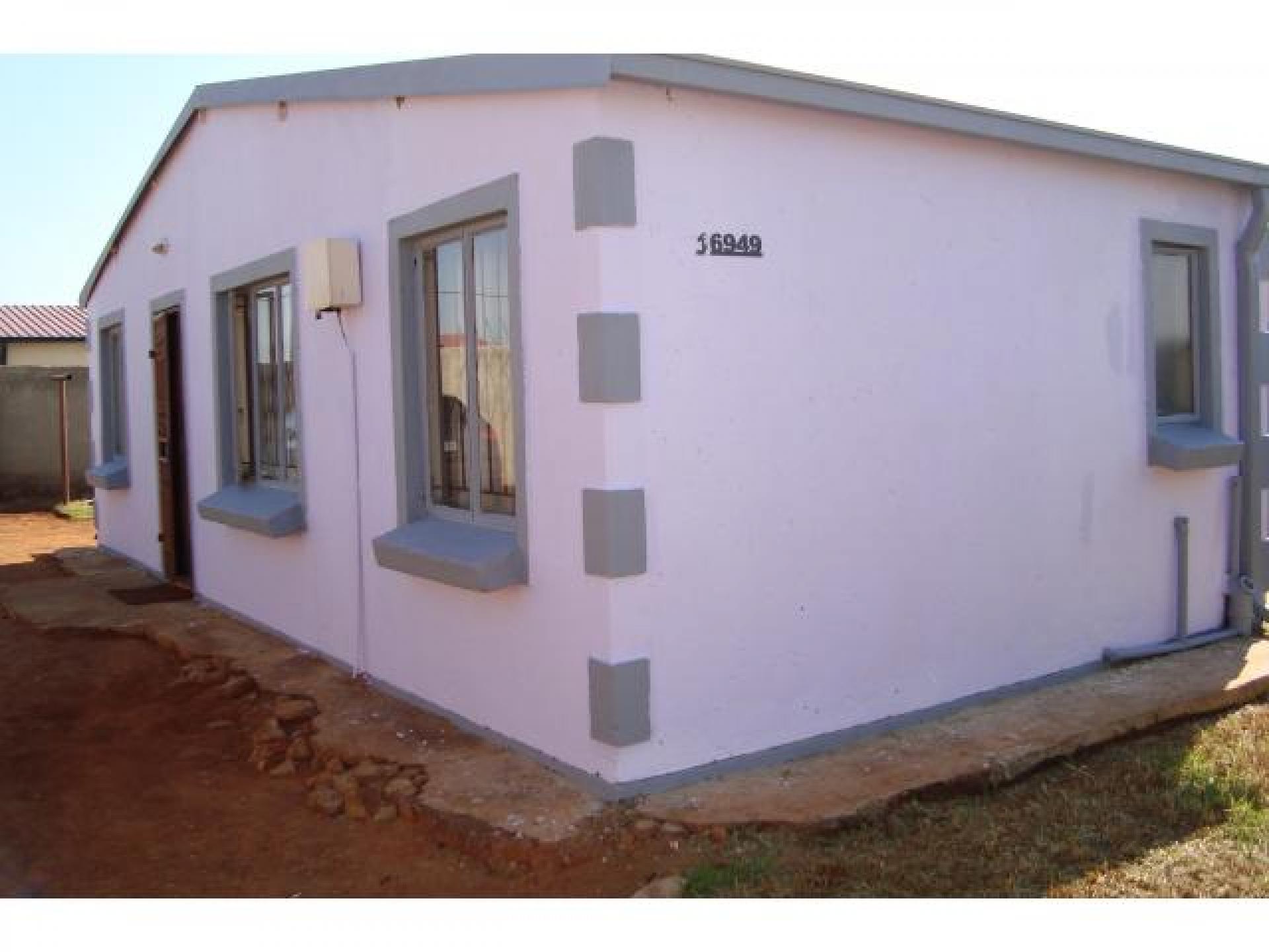 Front View of property in Protea Glen