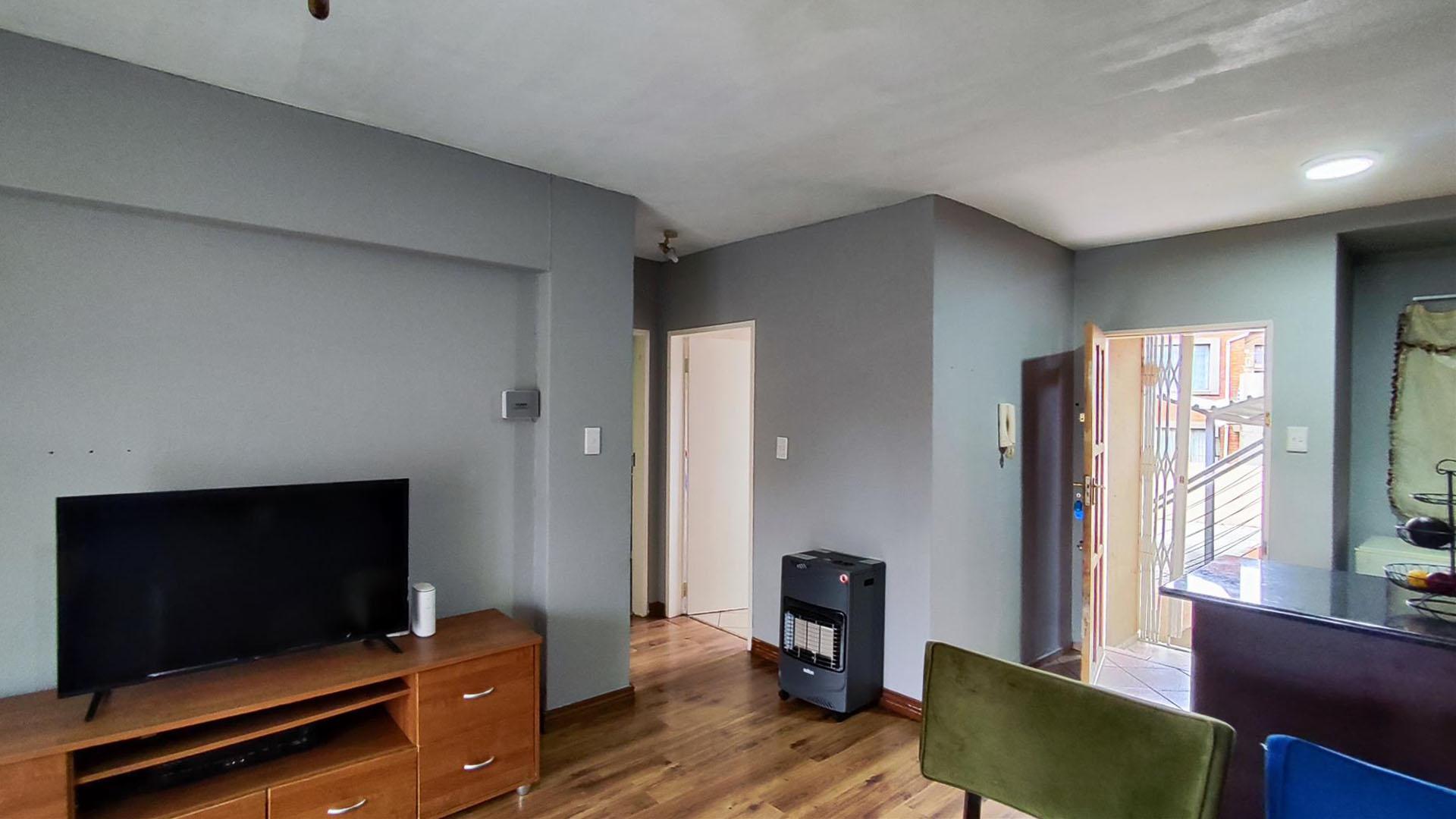 Lounges - 21 square meters of property in Ravensklip