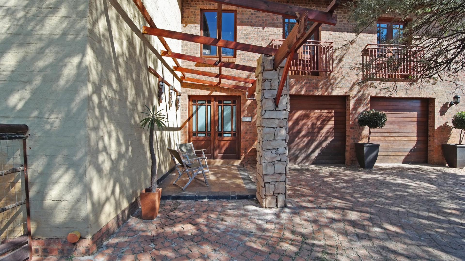 Front View of property in Olympus Country Estate