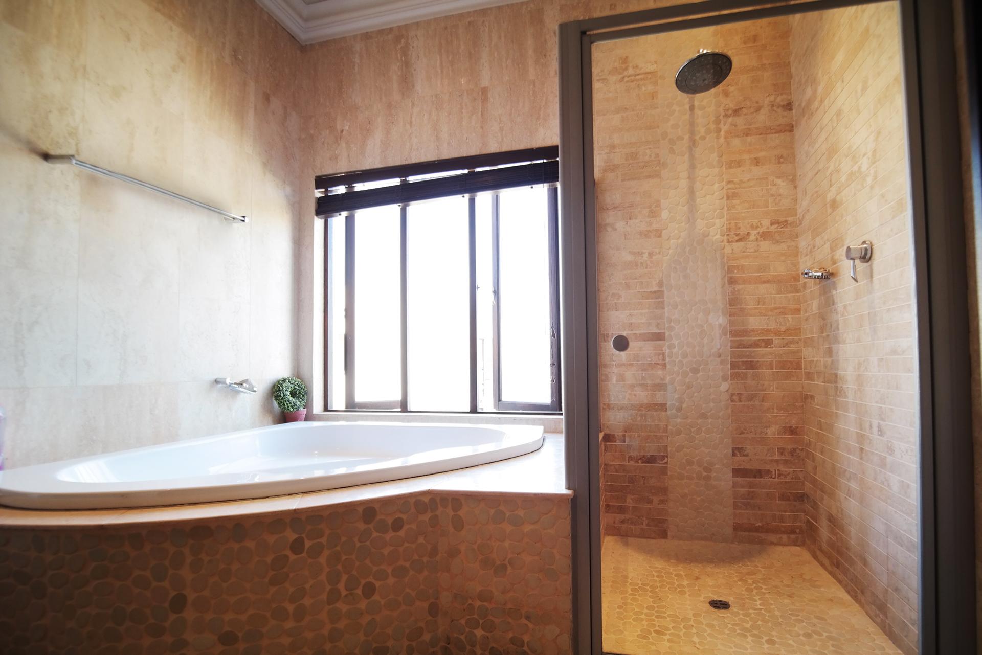 Bathroom 2 - 10 square meters of property in Silver Lakes Golf Estate