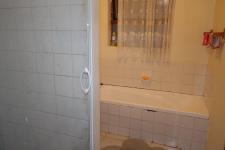 Bathroom 1 - 9 square meters of property in Stellenbosch