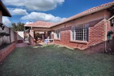 3 Bedroom 2 Bathroom Simplex for Sale and to Rent for sale in The Wilds Estate