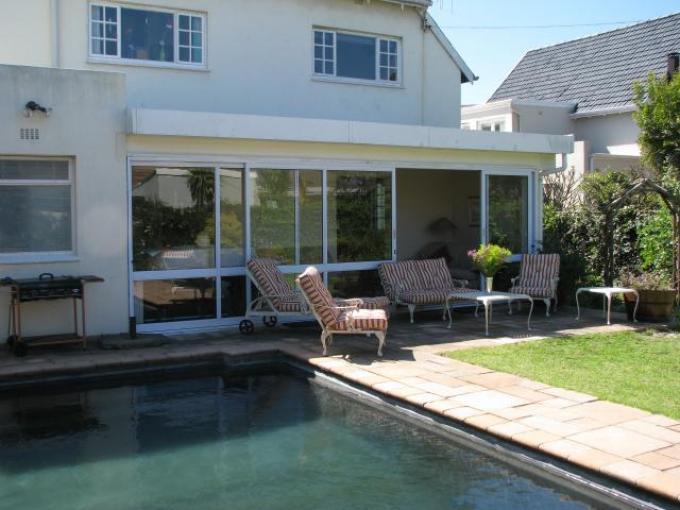 4 Bedroom House to Rent in Rondebosch   - Property to rent - MR116756