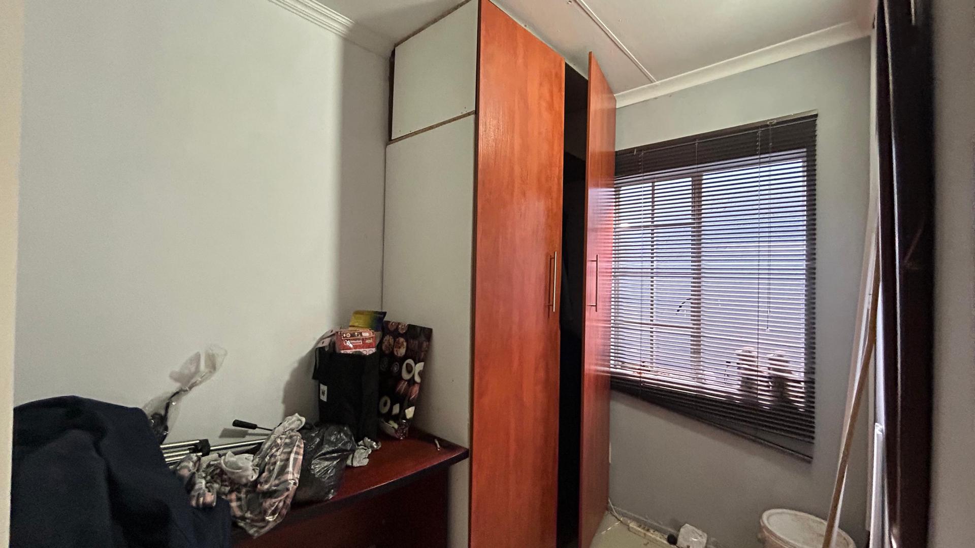 Bed Room 2 of property in Rosslyn