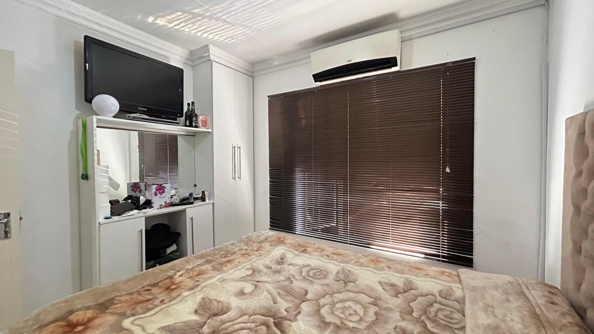 Bed Room 3 of property in Rosslyn