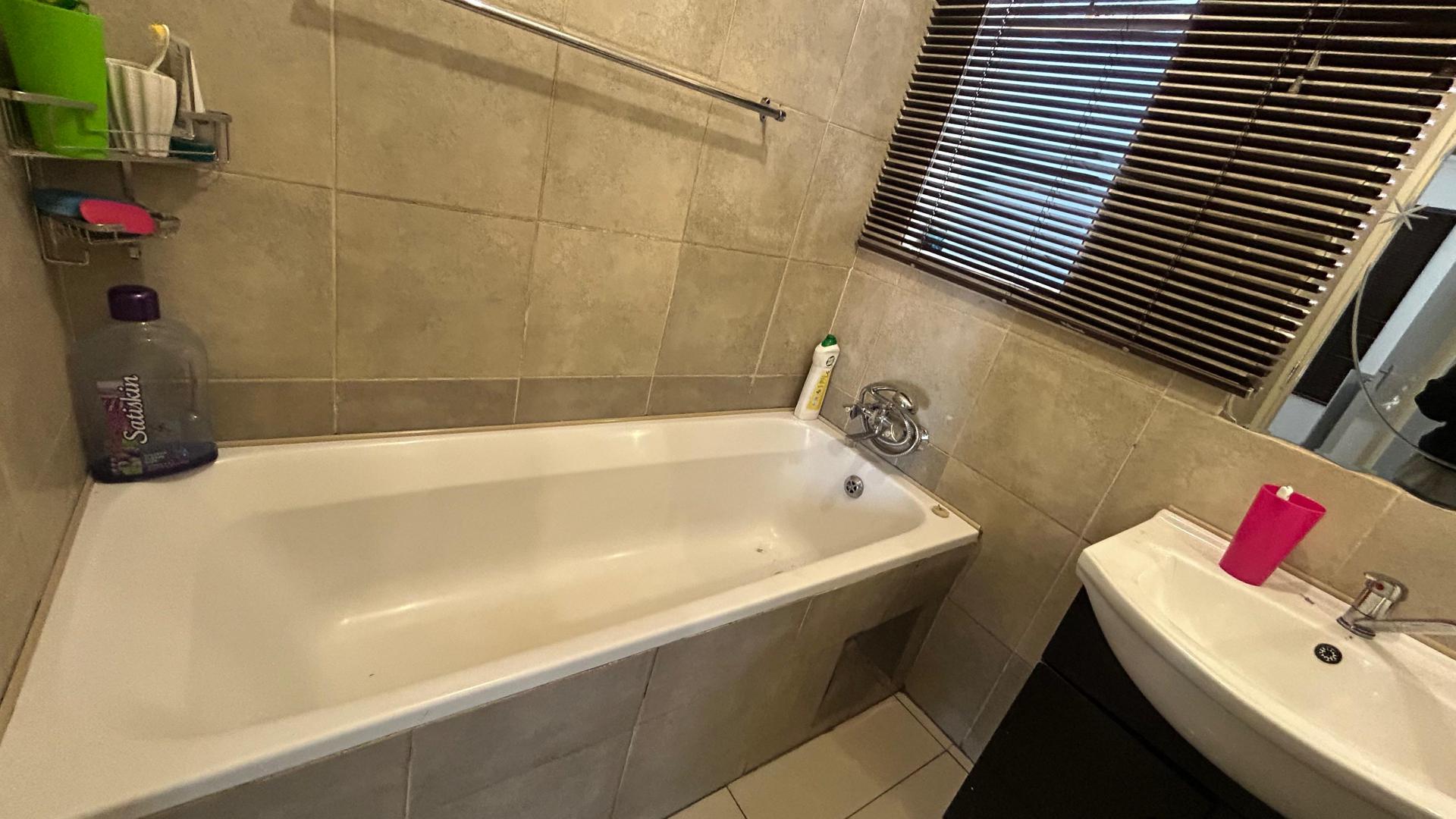 Bathroom 1 of property in Rosslyn