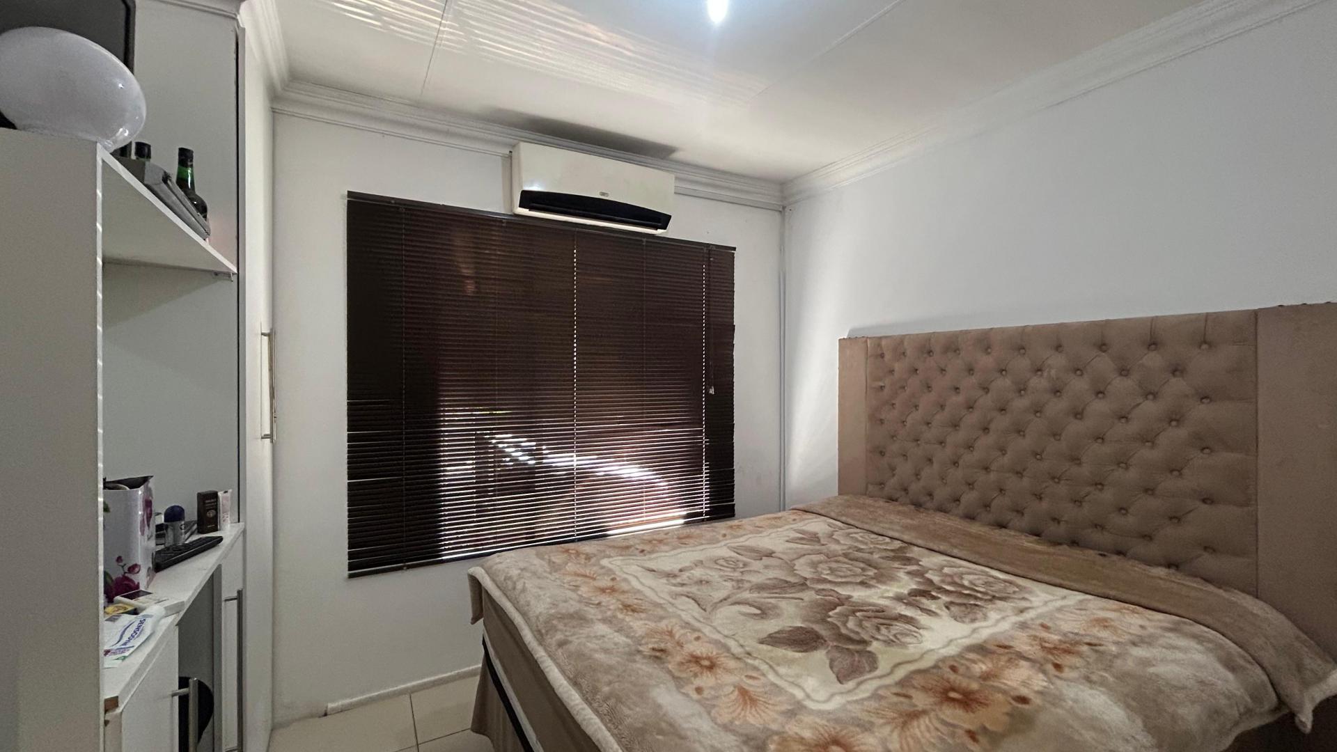 Bed Room 3 of property in Rosslyn
