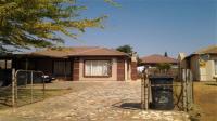 Front View of property in Rosslyn