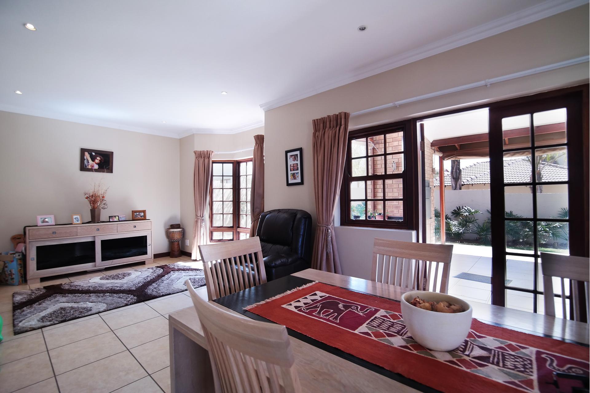 Dining Room - 22 square meters of property in Six Fountains Estate