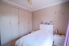 Bed Room 1 - 15 square meters of property in Six Fountains Estate