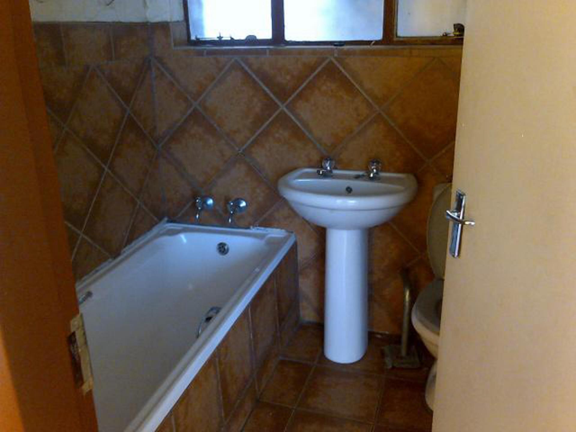 Bathroom 1 of property in Benoni