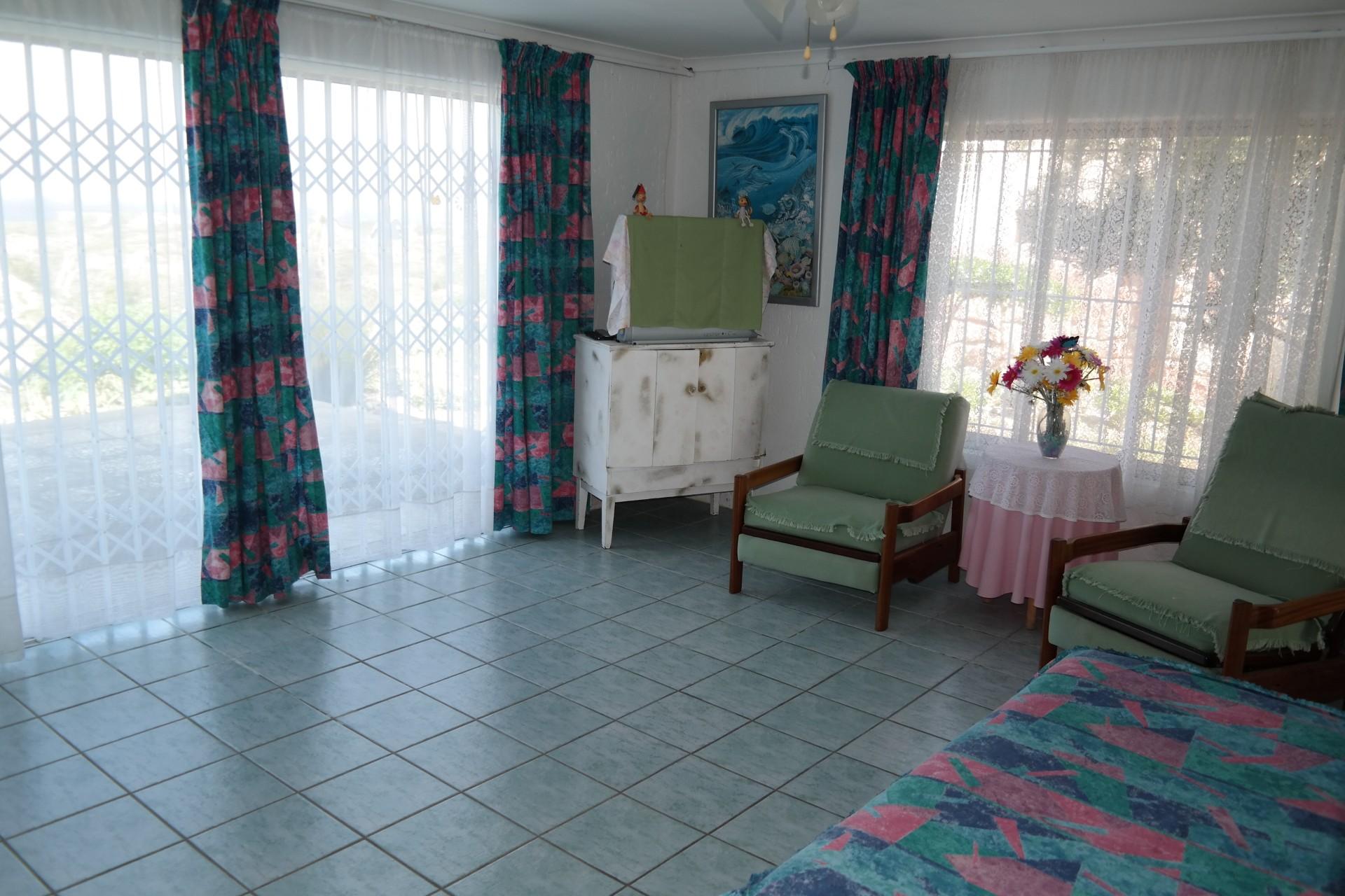 Main Bedroom - 29 square meters of property in Birkenhead