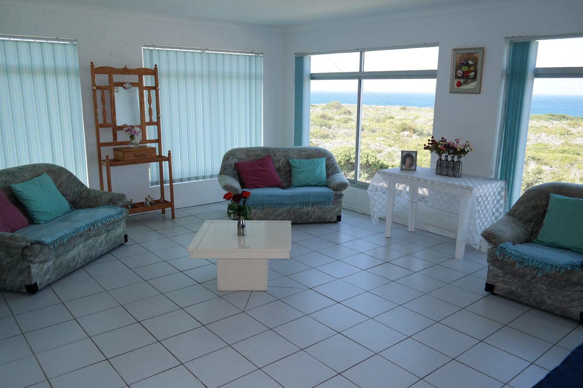 Lounges - 59 square meters of property in Birkenhead