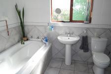 Bathroom 1 - 24 square meters of property in Birkenhead