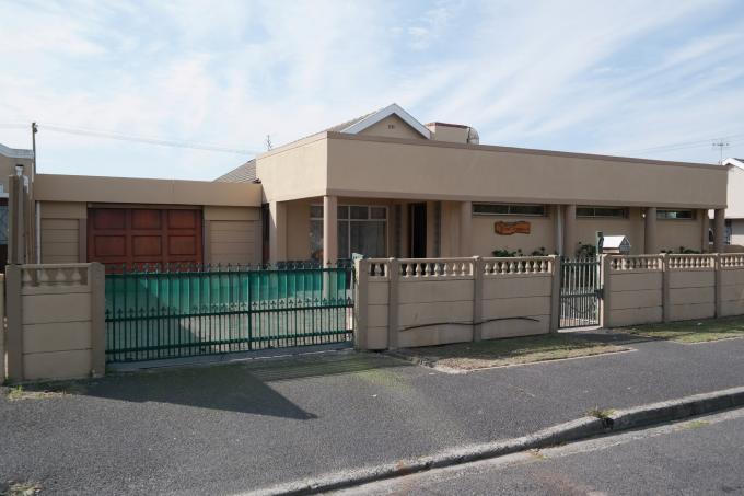 4 Bedroom House for Sale For Sale in Athlone - CPT - Home Sell - MR116965