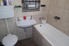 Bathroom 1 - 3 square meters of property in Heideveld
