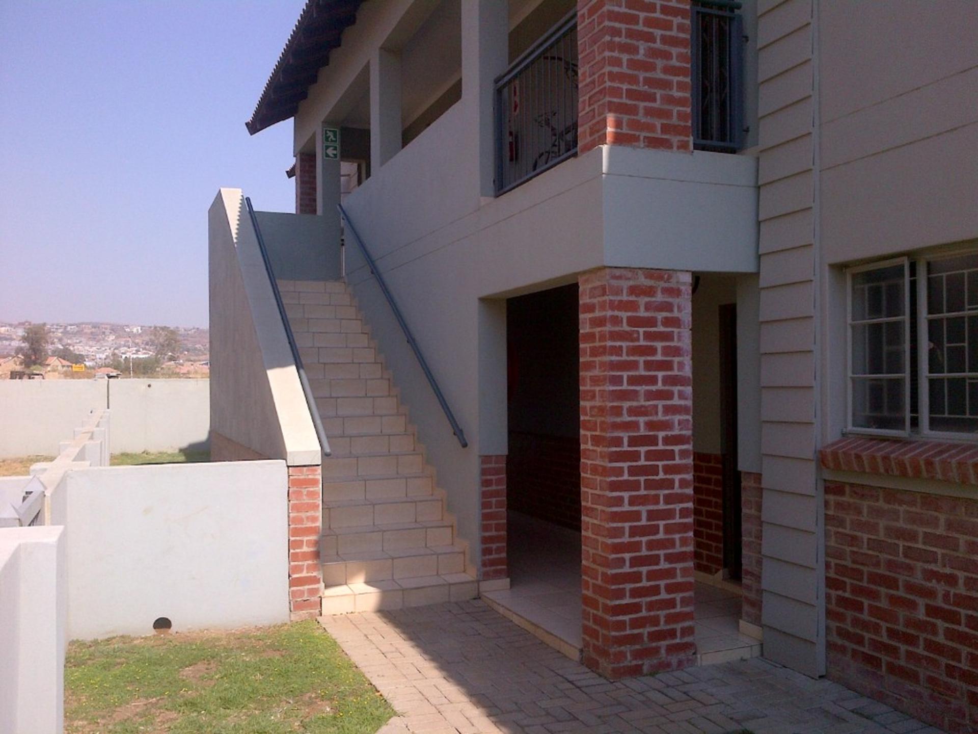 Front View of property in Waterval East