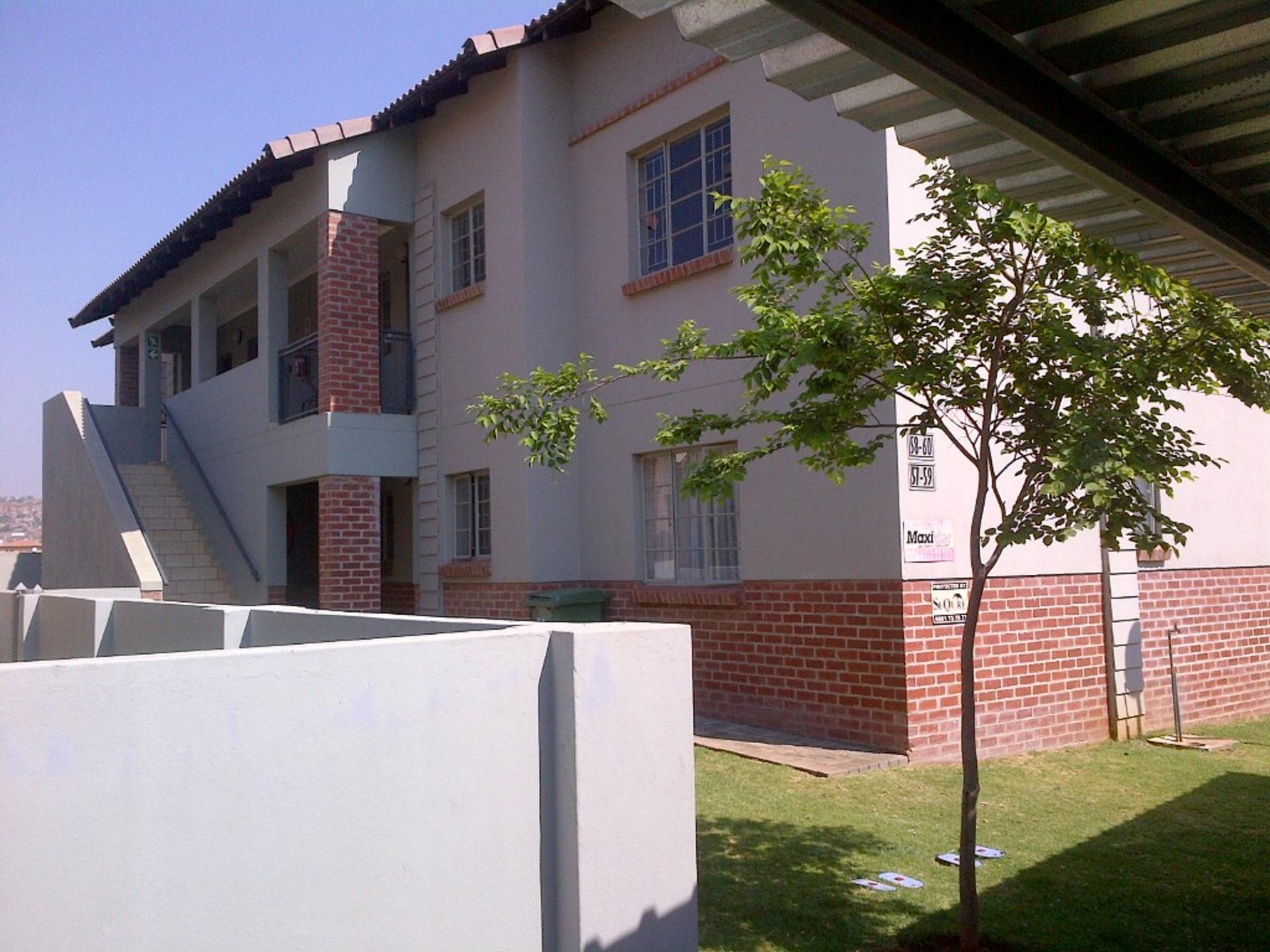 Front View of property in Waterval East