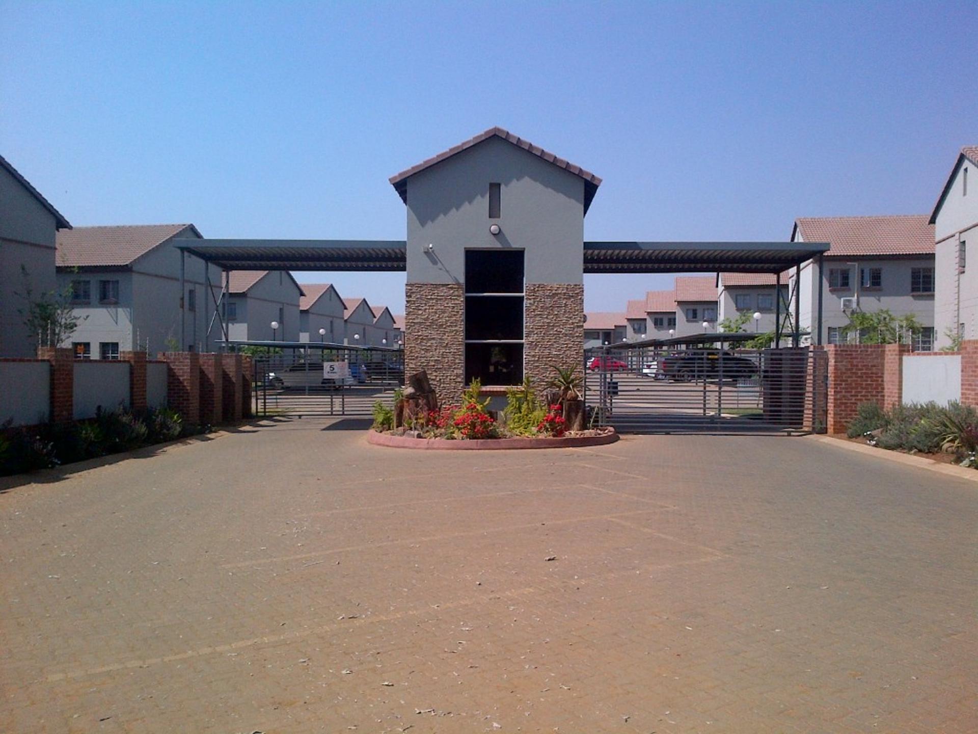 Front View of property in Waterval East